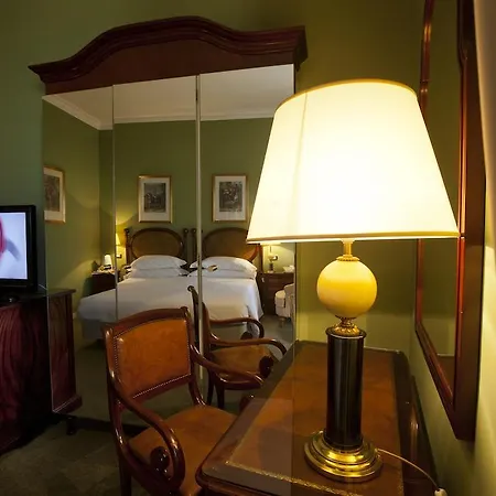 Palace 4*